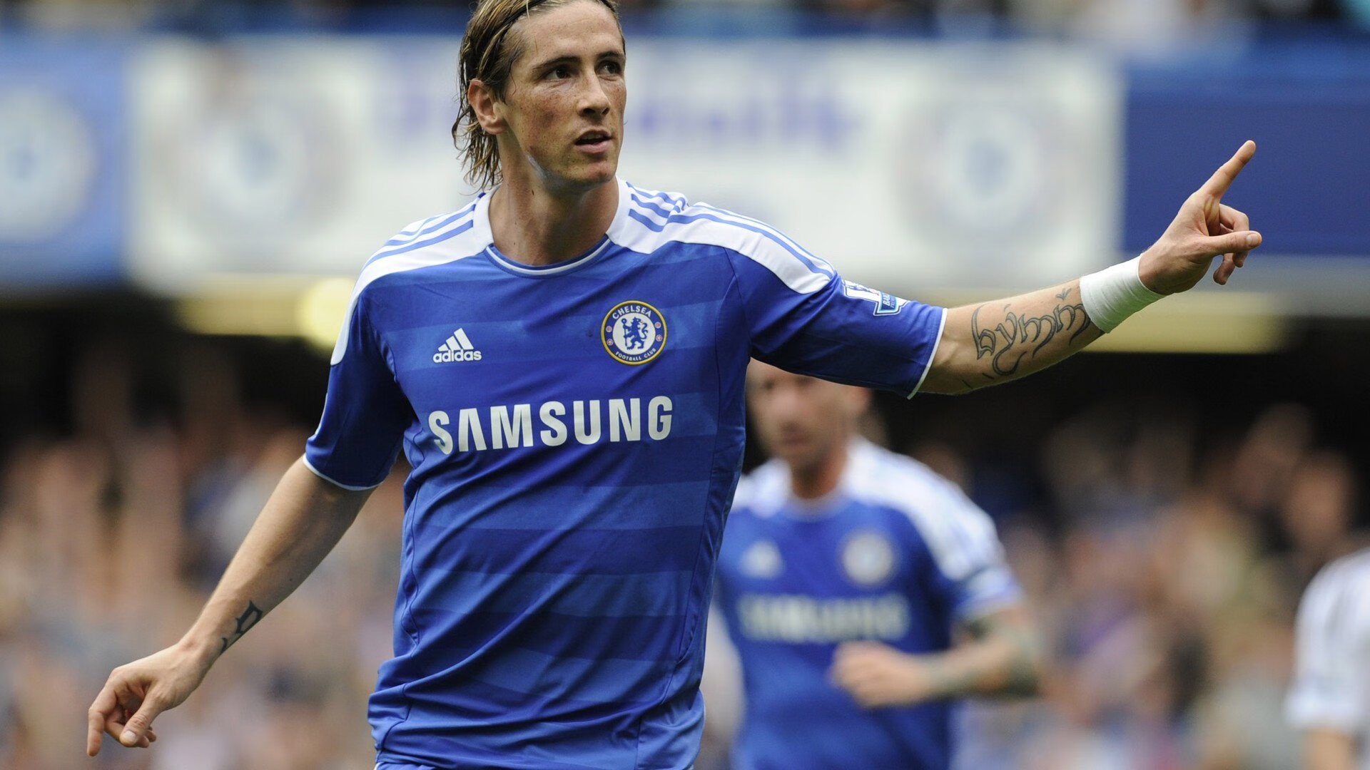 精彩足球比赛轮番上演:世界杯气氛浓烈,足球比赛 世界杯