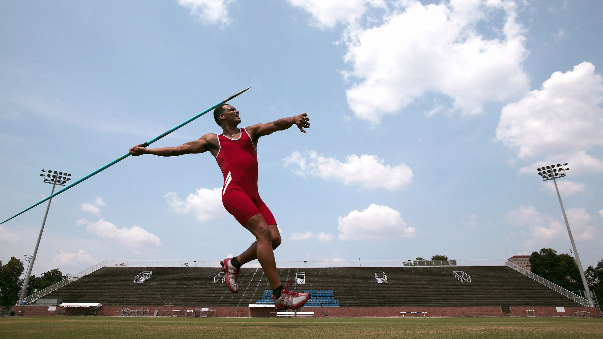 亚冠联赛中国足球迎战 球迷现场气氛热烈,中国球队 亚冠