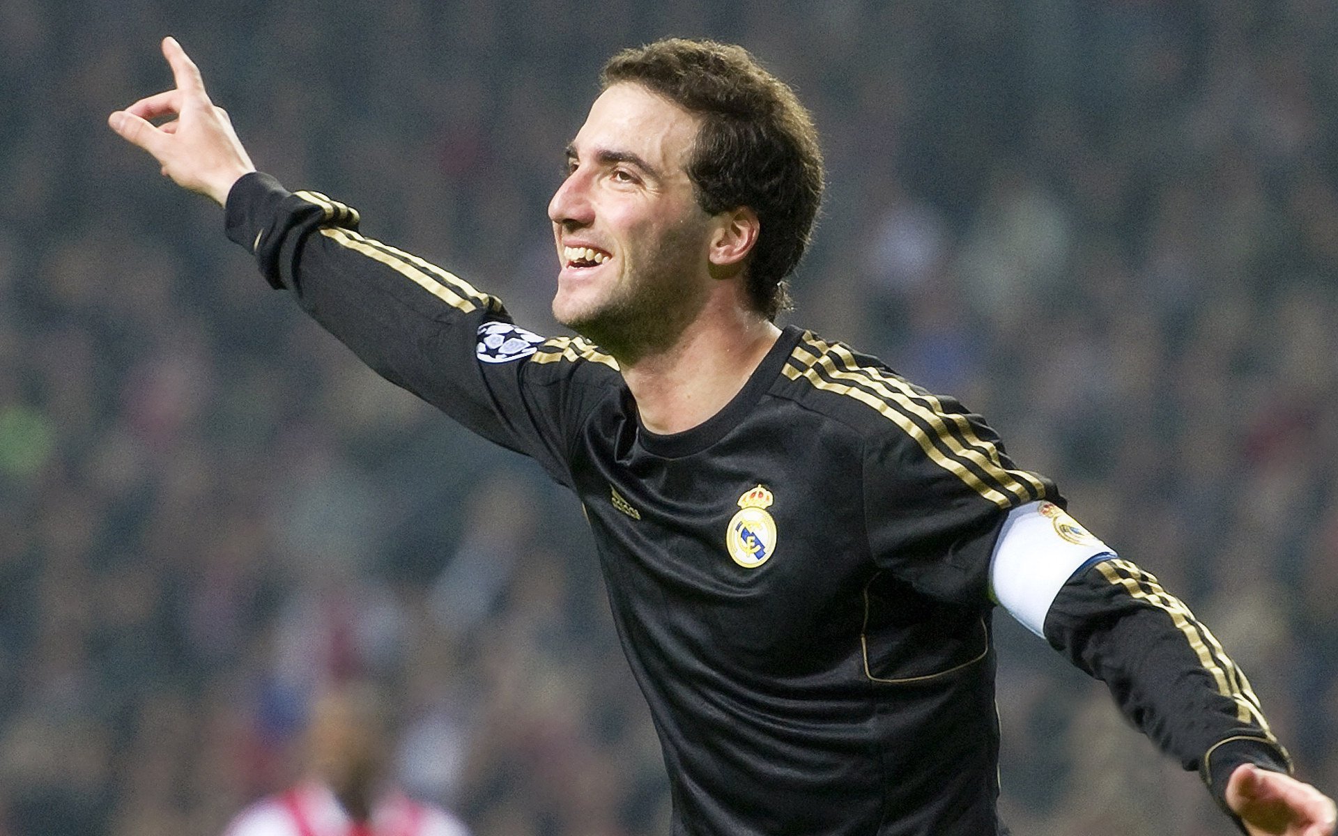 星空体育官方网站-拜仁快速传切打穿对手阵型，拜仁打法叫什么